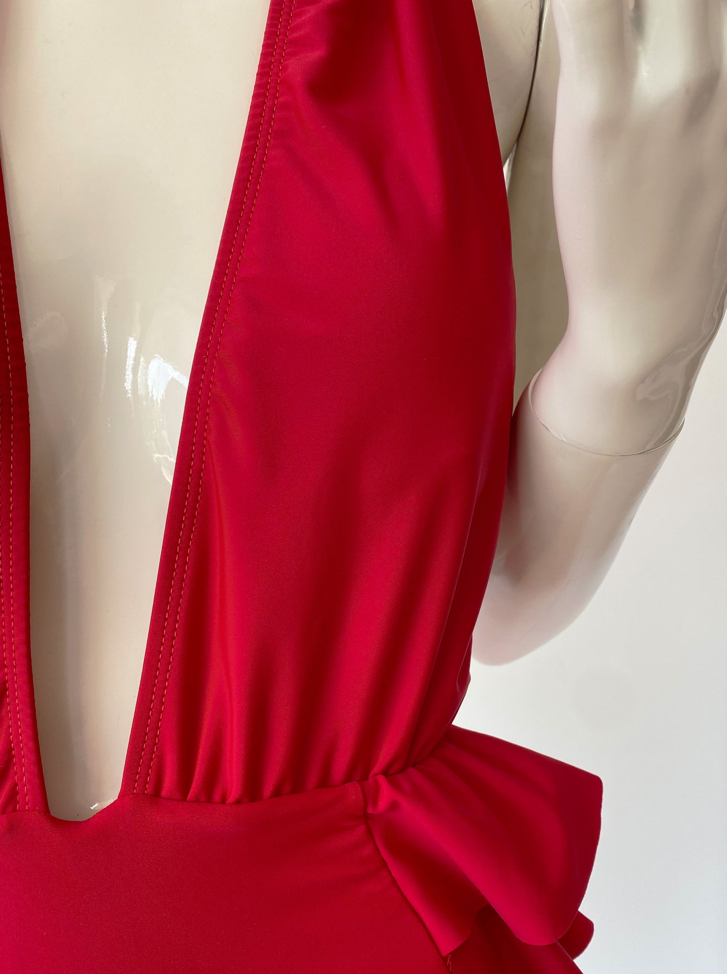 Monokini halter olanes rojo.