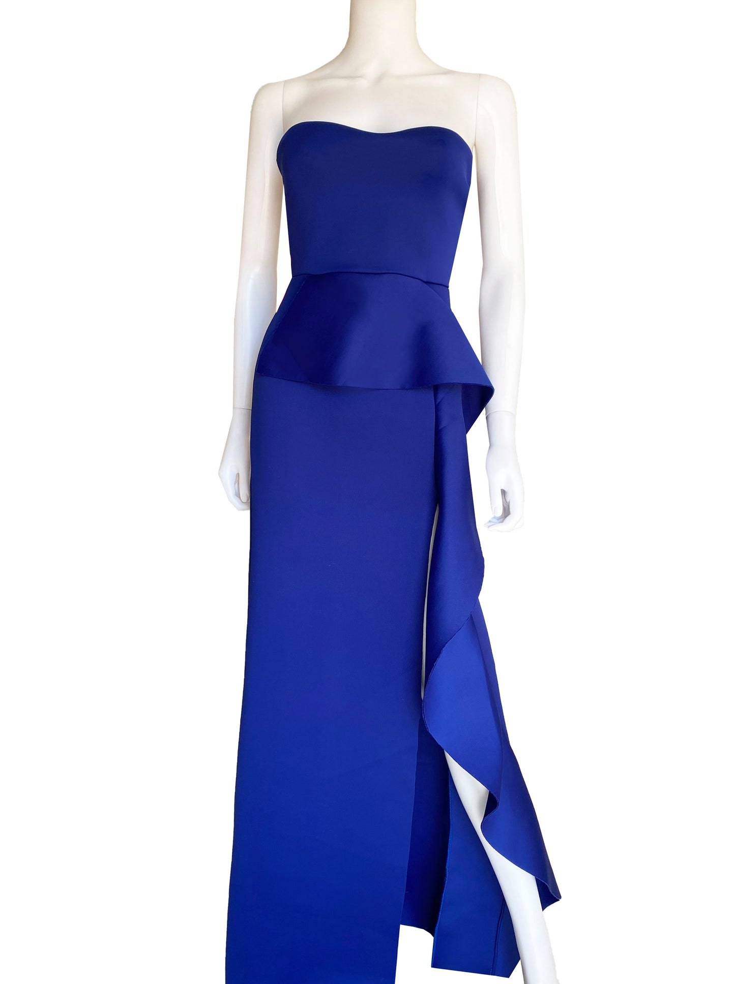 Vestido olán en pierna azul rey.