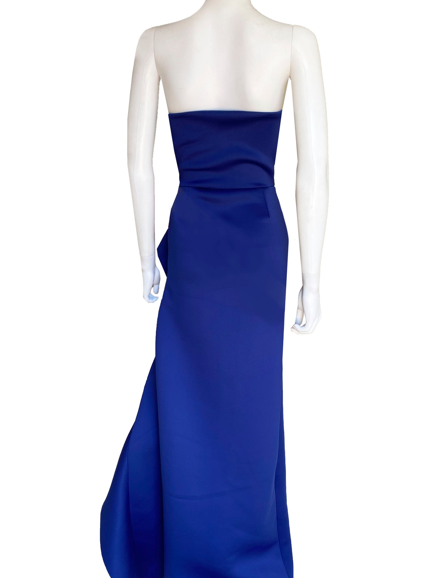 Vestido olán en pierna azul rey.