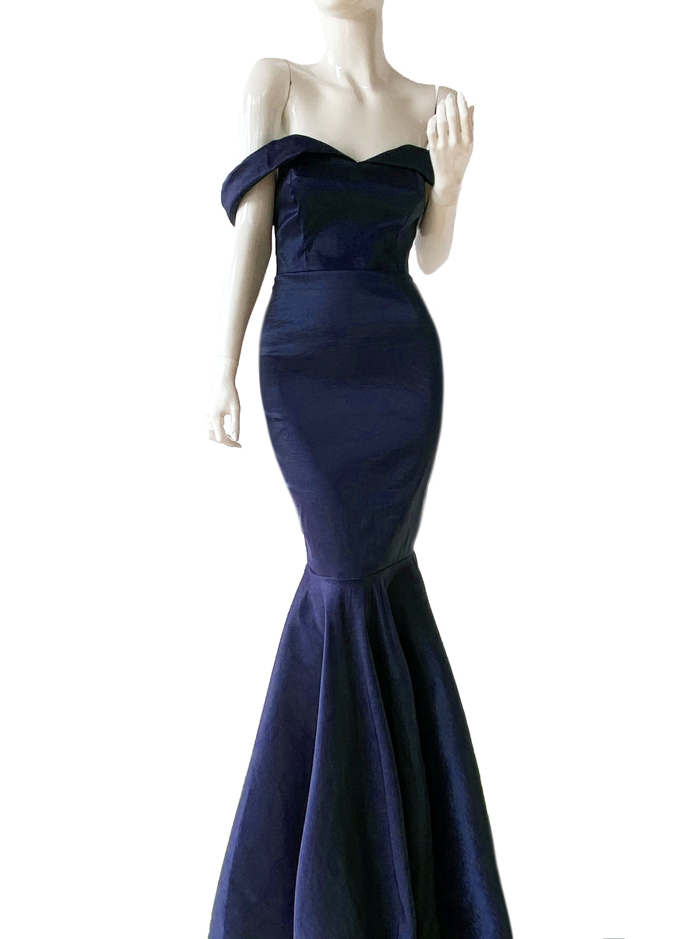 Vestido Sirena hombro caído azul marino.