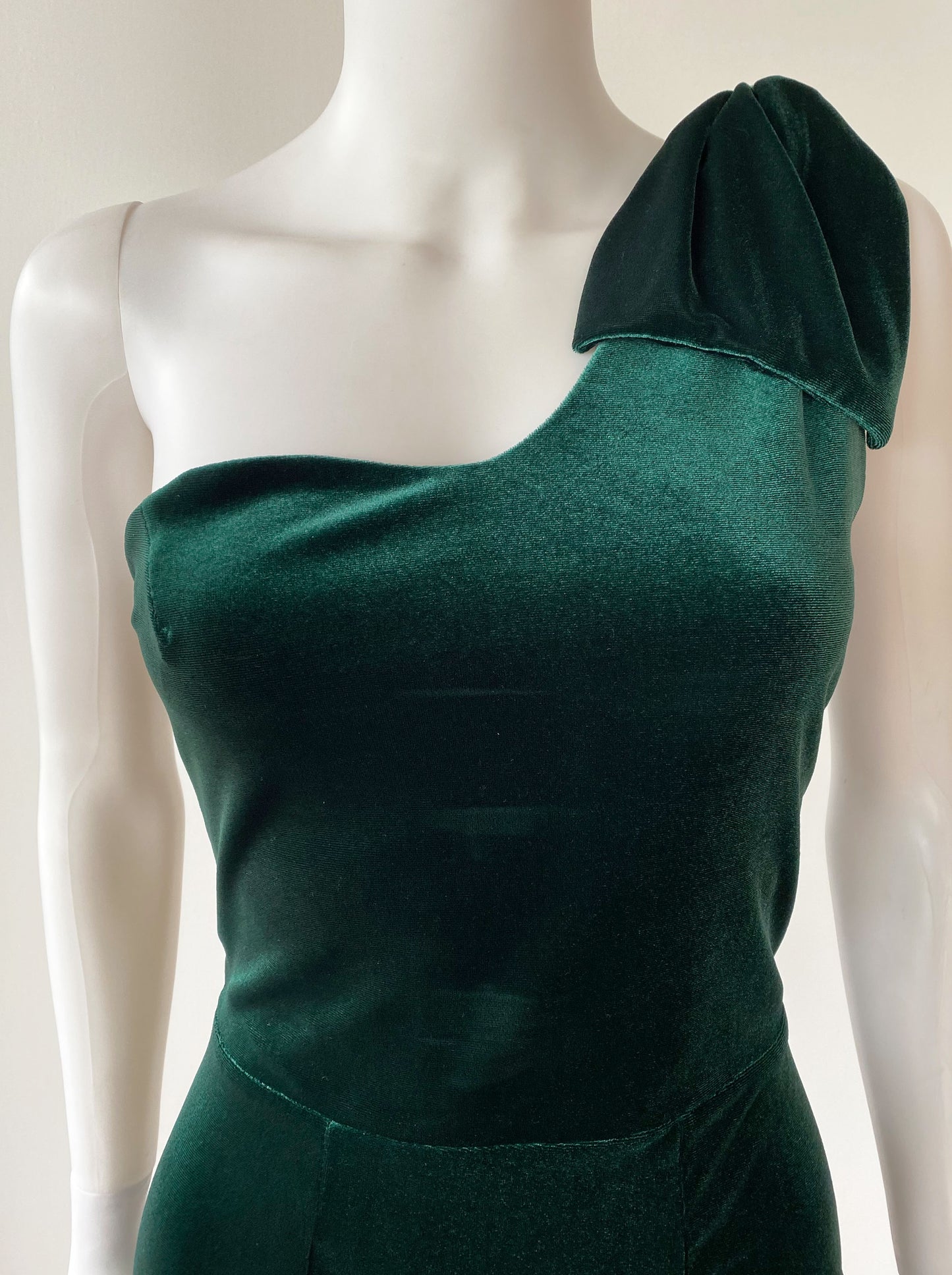 Vestido moño velvet verde.