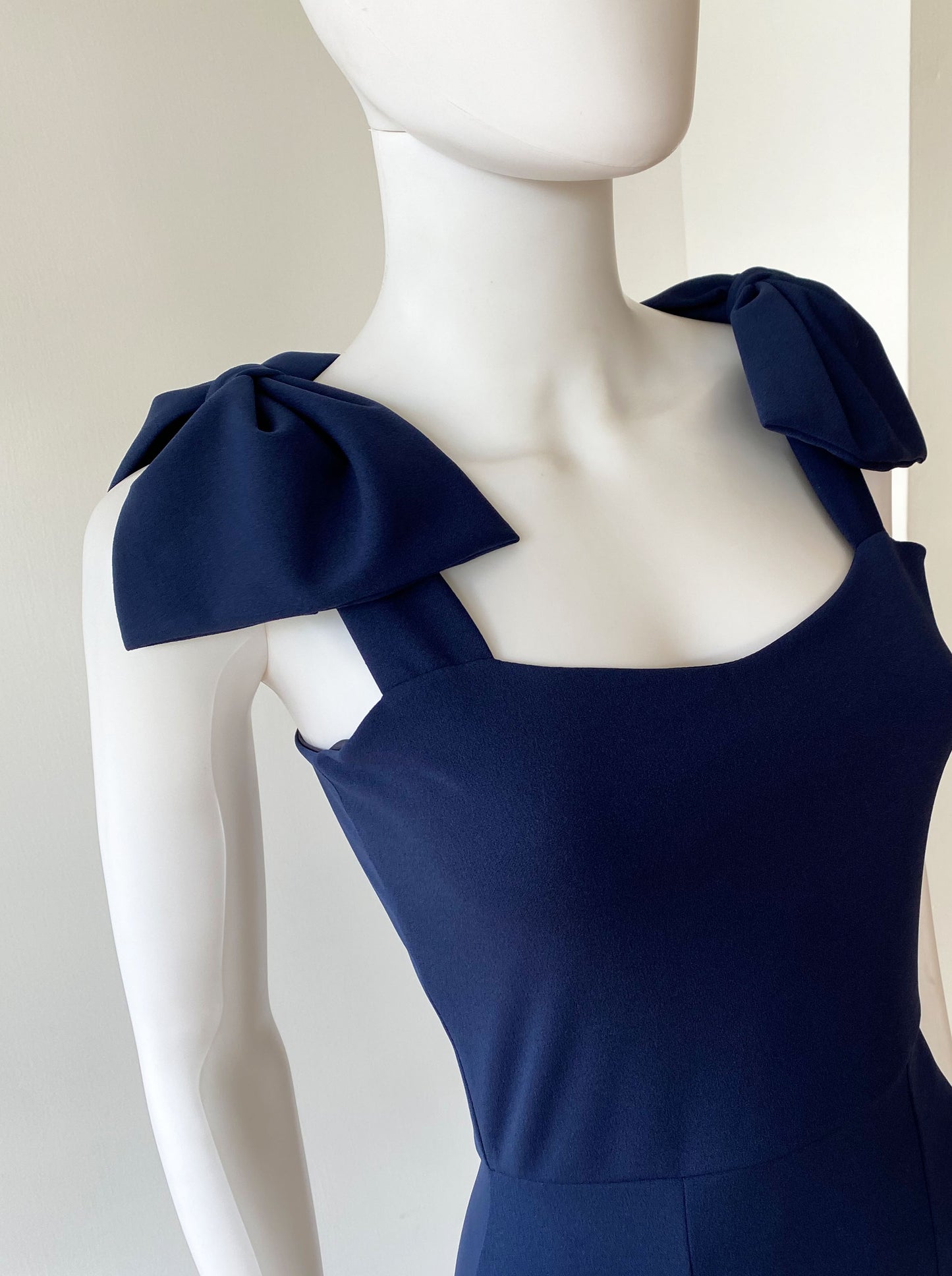 Vestido Moños azul marino.