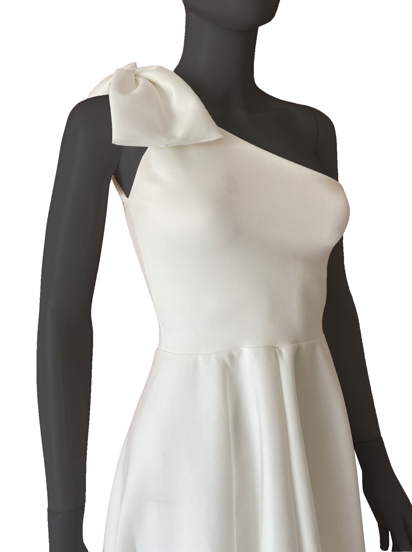 Vestido moño y falda con vuelo ivory.