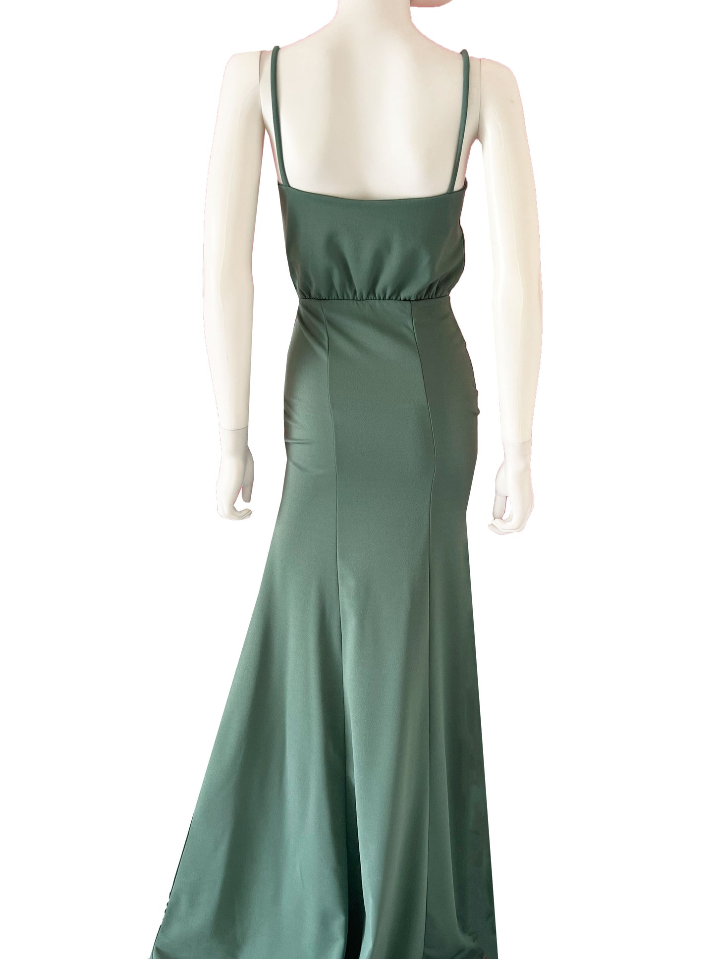 Vestido tirante volantes verde olivo.