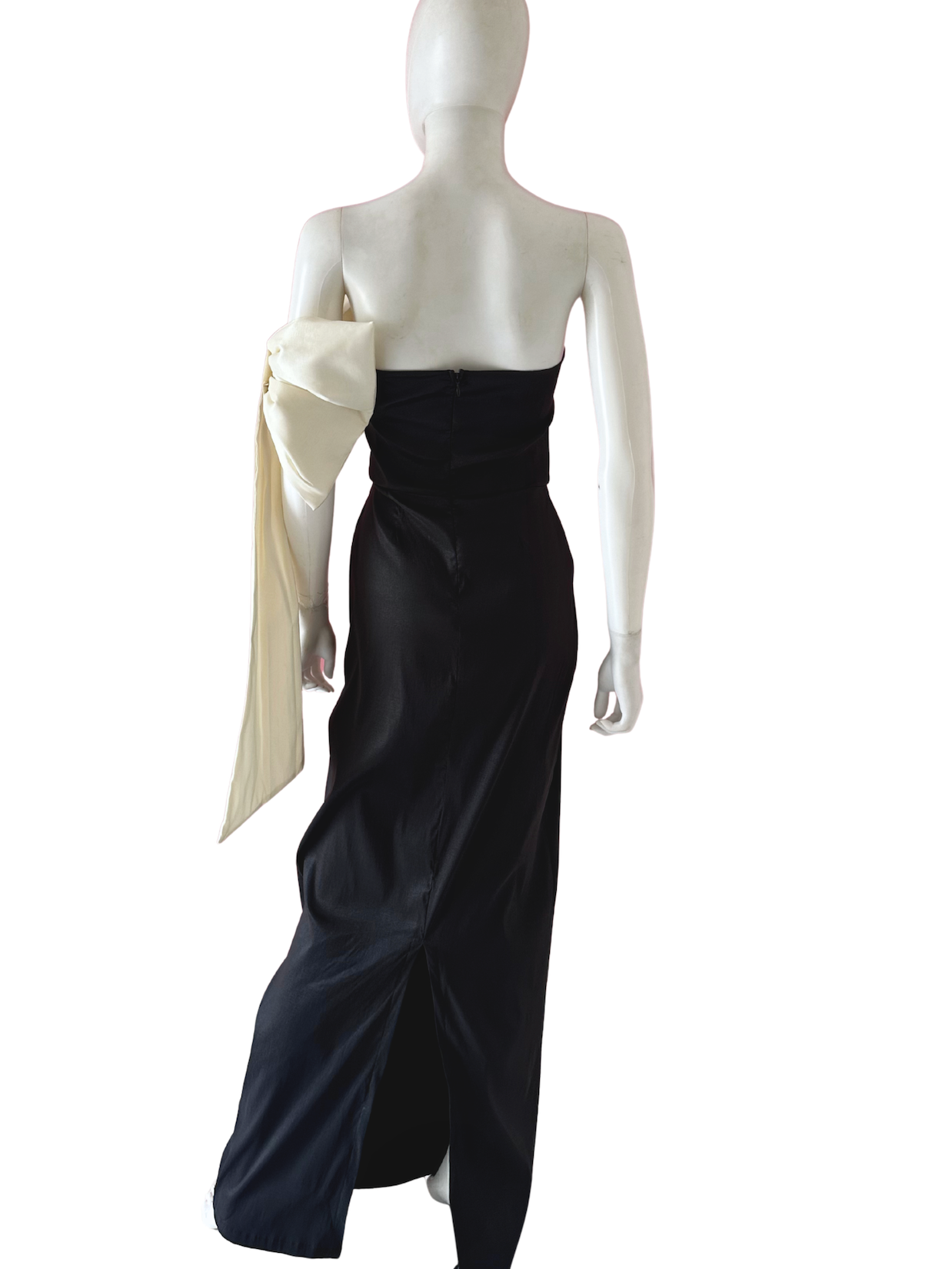 Vestido moño en brazo negro ivory