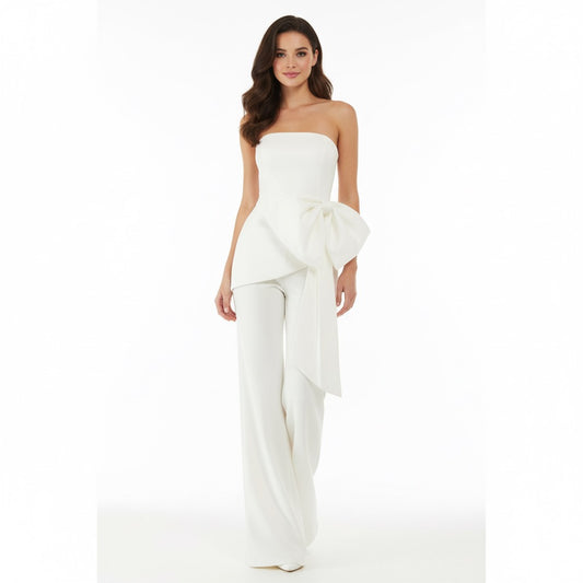 Set pantalon y top con moño blanco.