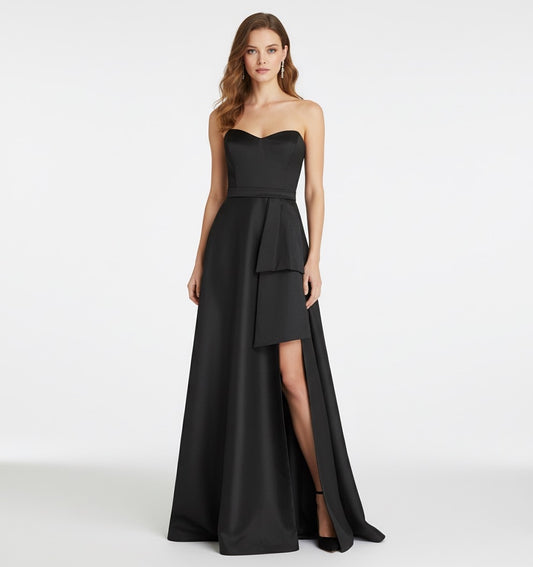 Vestido strapless moño en falda negro.