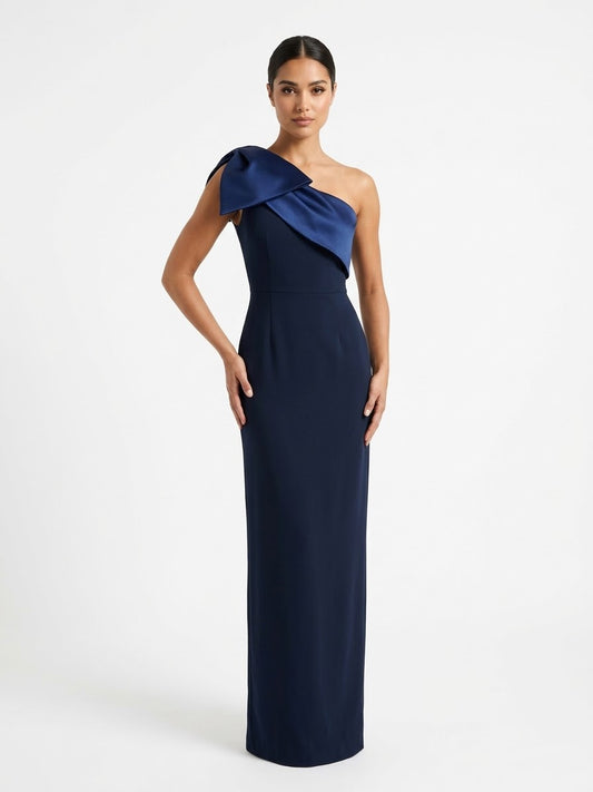 Vestido moño de satén en hombro azul marino