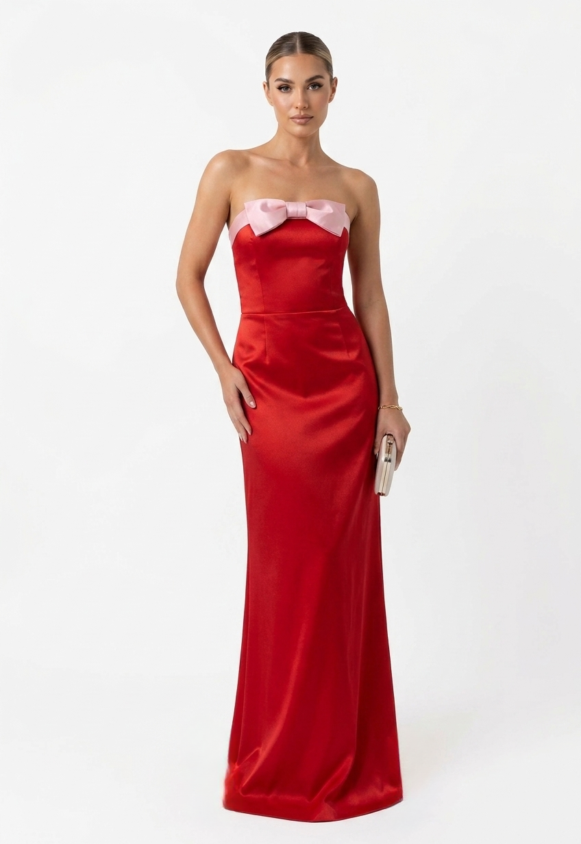 Vestido strapless rojo con detalle rosa