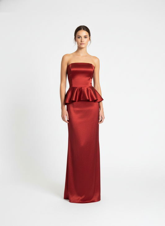 Vestido peplum straples rojo quemado.