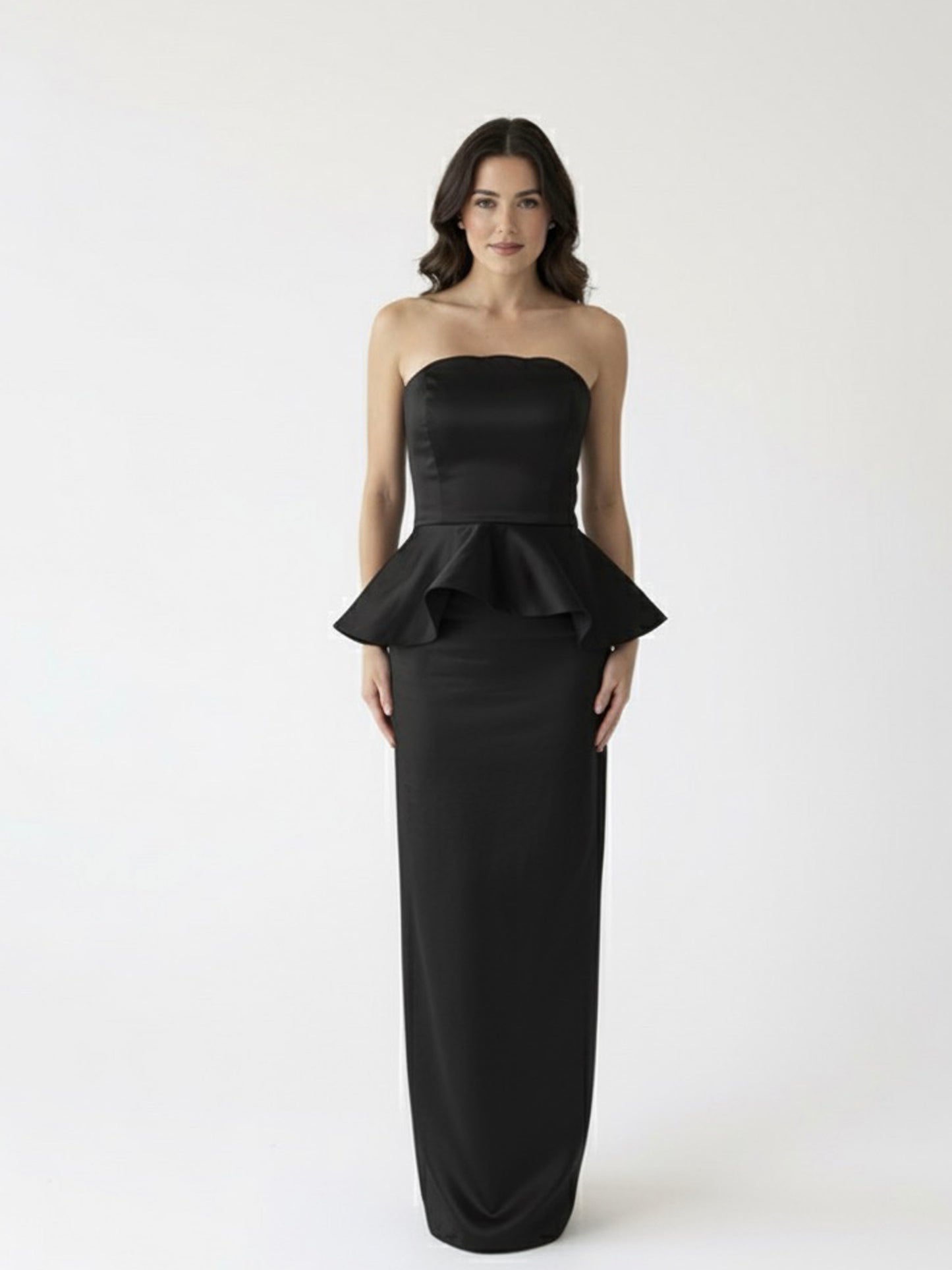 Vestido peplum strapless negro