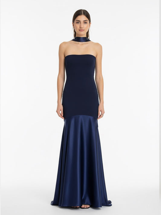 Vestido strapless sirena dos telas  azul marino.