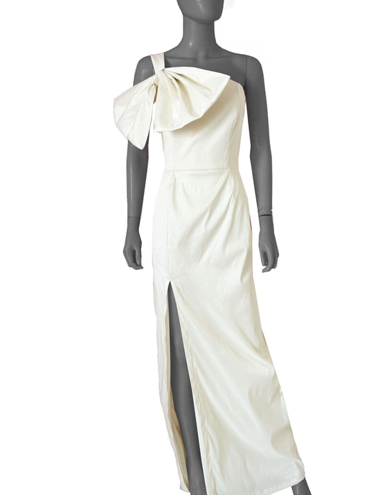 Vestido moño en pecho ivory largo.