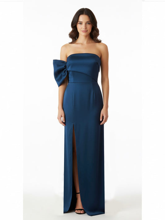Vestido moño en un brazo azul petroleo