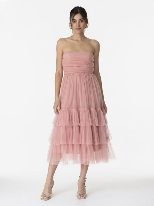 Vestido midi tul falda amplia rosa palo.