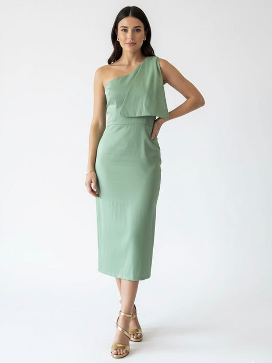 Vestido midi triángulo en hombro pistache.