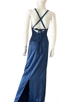 Vestido straps con perlas azul petróleo.