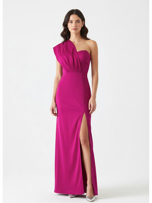 Vestido con pieza de lado recto bugambilia.