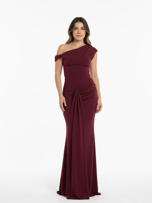Vestido hombro caído plisado tinto.