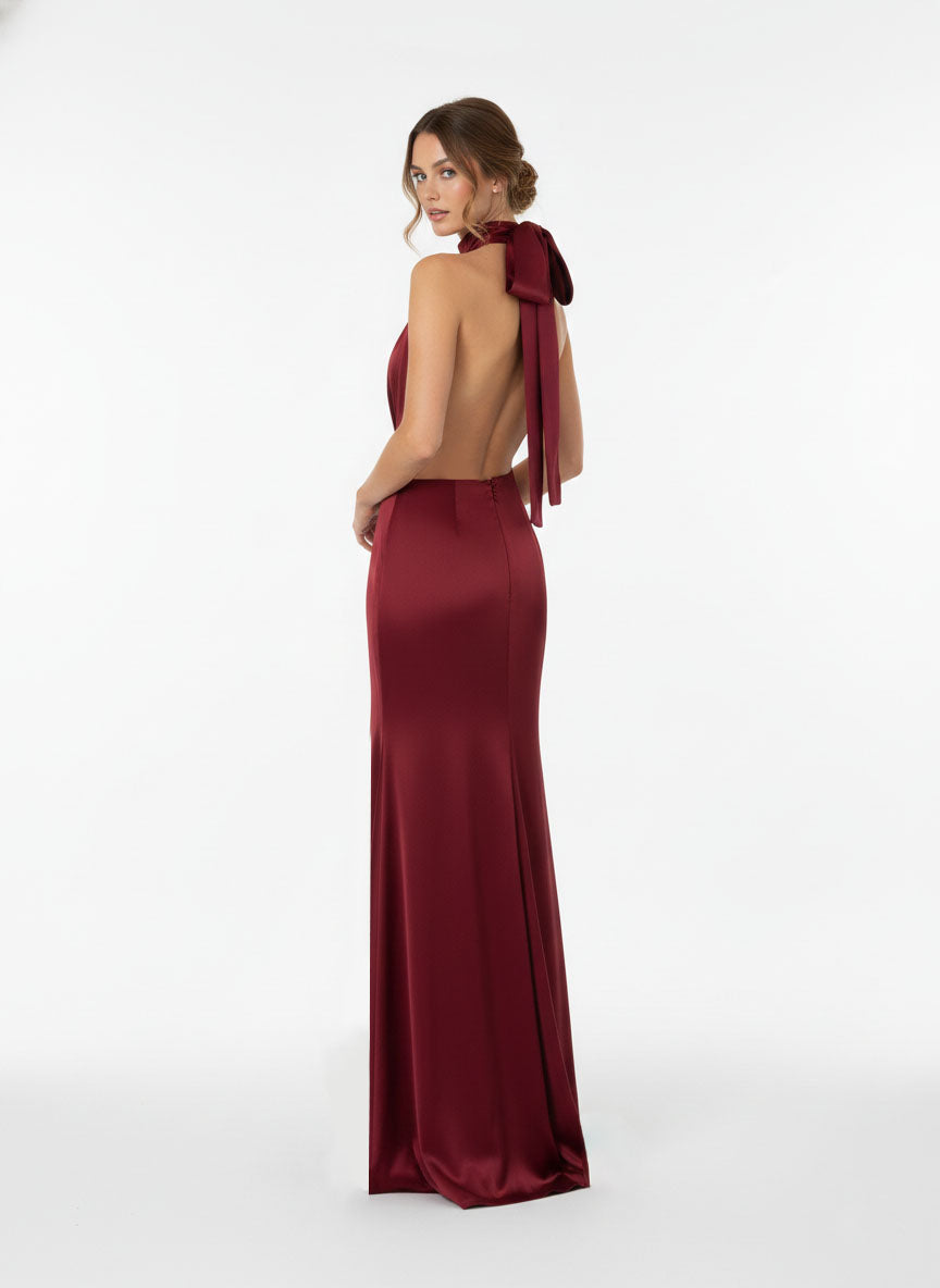 Vestido halter satén tinto.