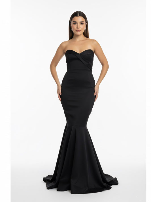 Vestido sirena strapless negro.