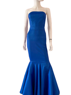 Vestido sirena strapless azul rey,