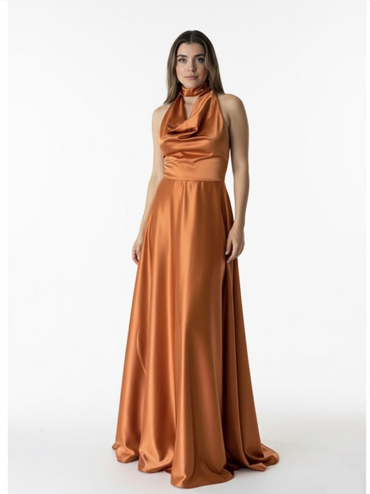 Vestido cuello colgante chedrón