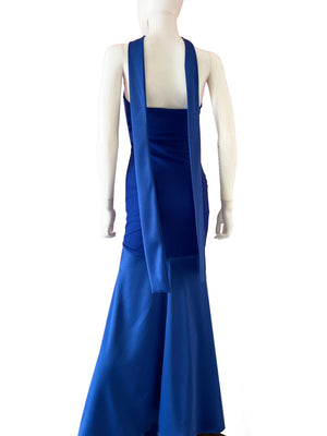 Vestido strapless sirena dos telas azul rey.