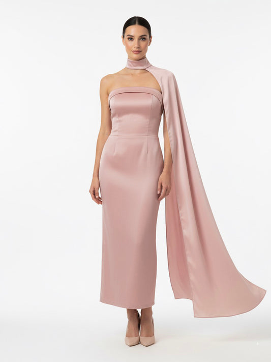 Vestido capa del lado rosa palo.