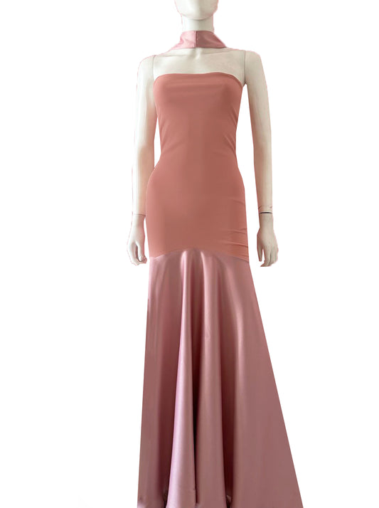 Vestido strapless sirena dos telas rosa palo