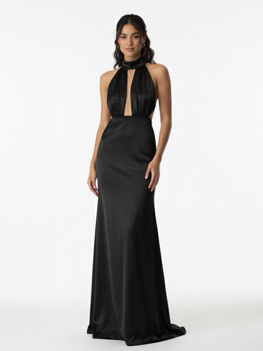 Vestido halter satén negro.