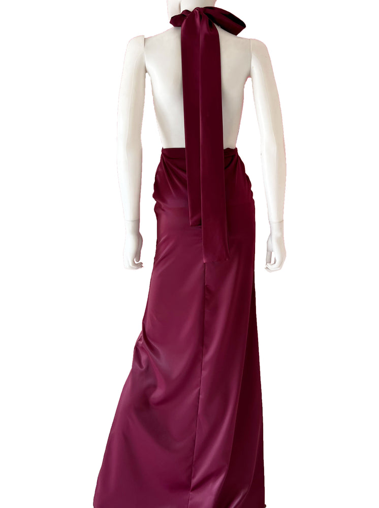 Vestido halter satén tinto.