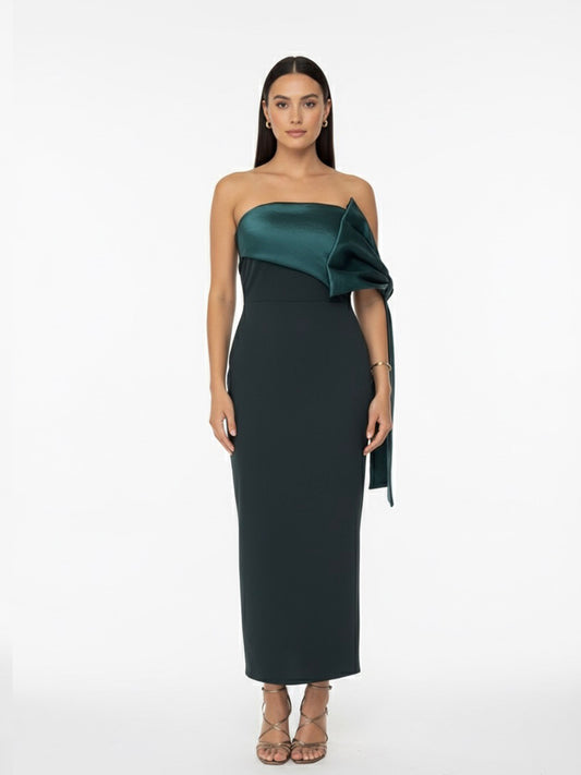Vestido moño en brazo midi verde botella.