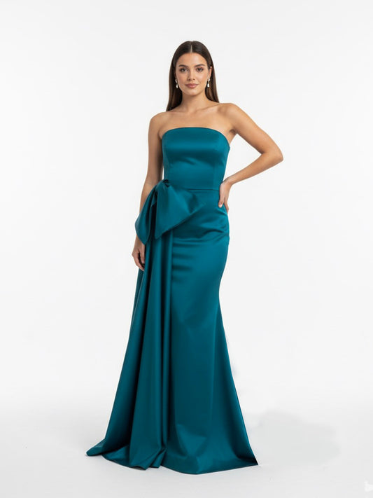 Vestido cauda lateral con moño turquesa