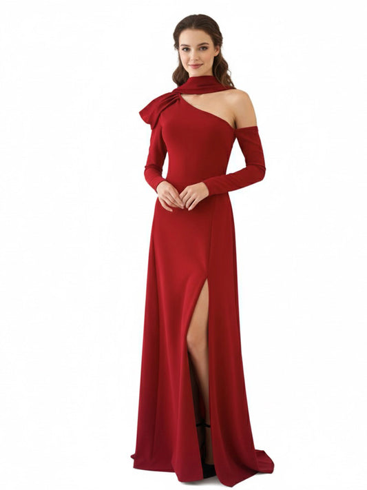 Vestido rojo mangas asimétricas banda en cuello y brazo .