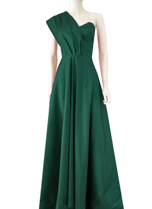 Vestido con pieza de lado verde