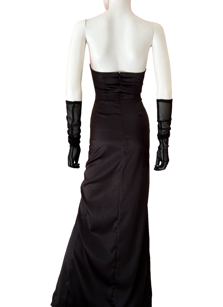 Vestido strapless guantes malla.