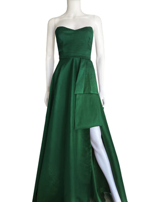 Vestido strapless moño en falda verde.