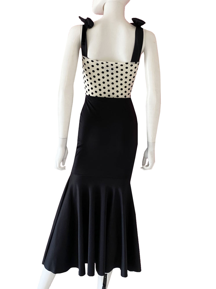 Vestido polka dot negro.