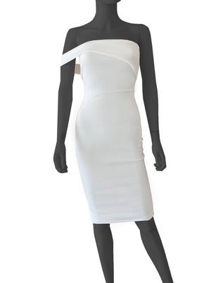 Vestido strapless de un lado  midi ivory.