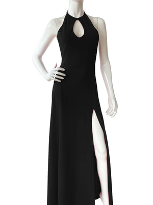 Vestido halter con corte en busto negro.