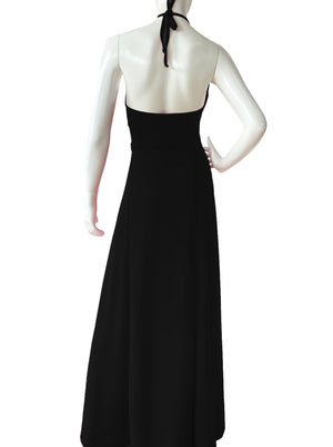 Vestido halter con corte en busto negro.