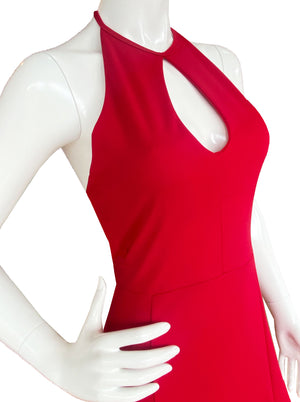 Vestido halter con corte en busto rojo.