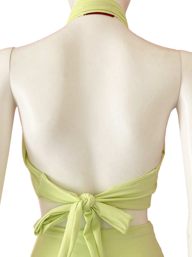 Top halter cruzado verde.