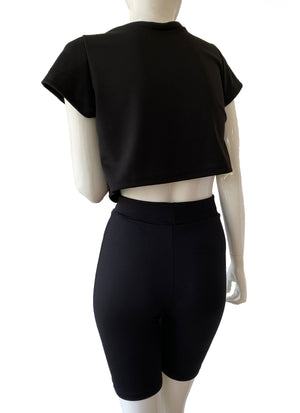 Set crop top y biker shorts negro