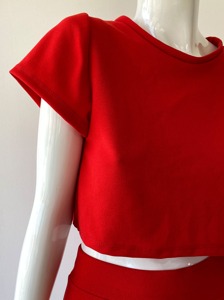 Set crop top y biker shorts rojo.