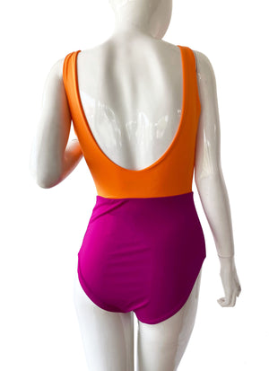 Monokini bicolor rosa naranja.