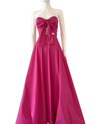 Vestido strapless moño fucsia.